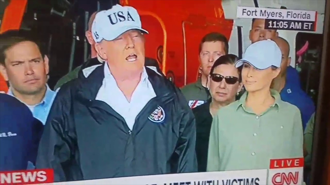 TRUMP NEVA KNOW HIM WIFE BESIDE HIM